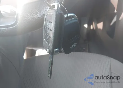 2017 Hyundai Santa Fe Sport 2.4L z USA, uszkodzony, nr VIN 5XYZT3LB8HG435433